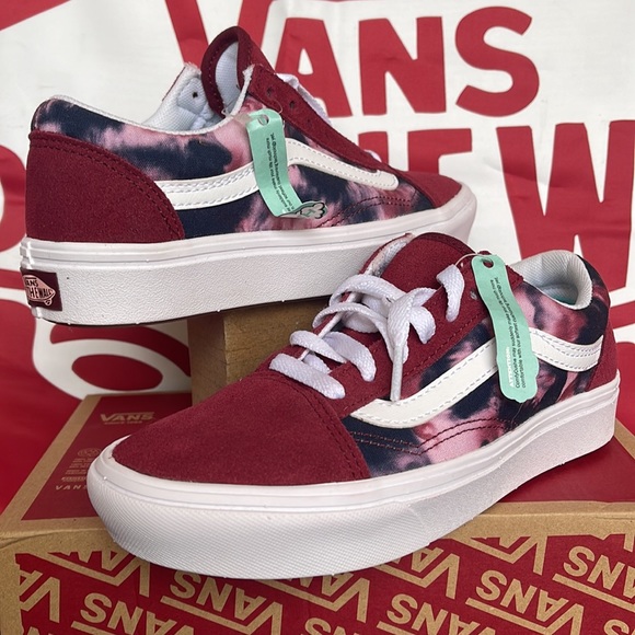 Vans Comfycush Old Sko
(Grunge Wash)Multi/Tiedye
VNOA5DYC9JZ
WMNS sneakers - Picture 9 of 16